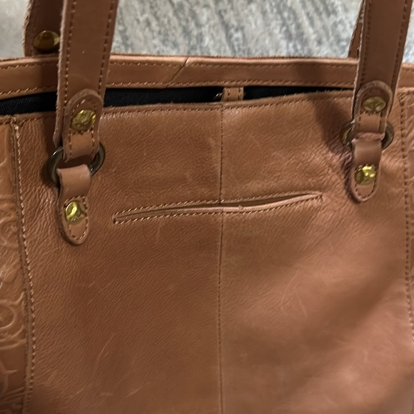 Beautiful leather embossed shoulder tote. NWOT - Picture 5 of 6